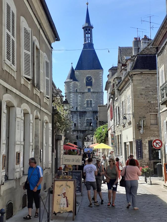 Appartement 48M2 Pour 6 Personnes Au Centre Ville Historique Avec Parking Gratuit Et Une Borne De Recharge Pour Voiture A 10 Metres Avallon Exterior foto