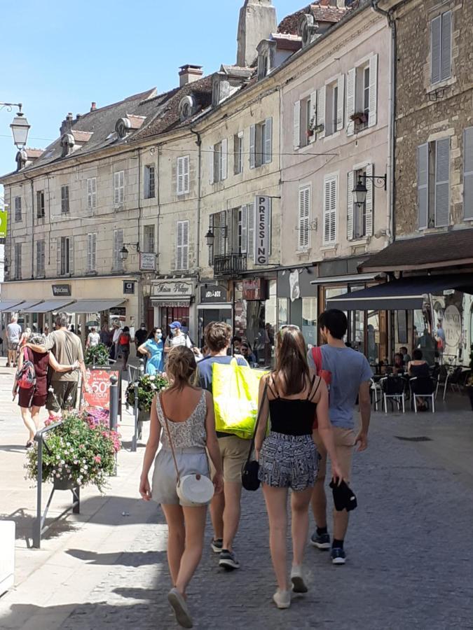 Appartement 48M2 Pour 6 Personnes Au Centre Ville Historique Avec Parking Gratuit Et Une Borne De Recharge Pour Voiture A 10 Metres Avallon Exterior foto