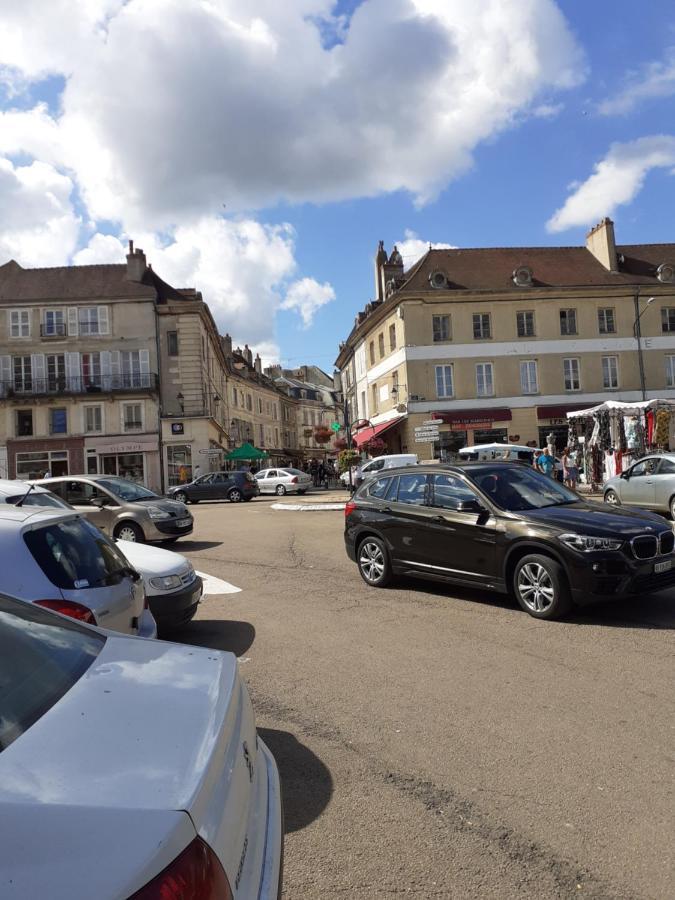 Appartement 48M2 Pour 6 Personnes Au Centre Ville Historique Avec Parking Gratuit Et Une Borne De Recharge Pour Voiture A 10 Metres Avallon Exterior foto