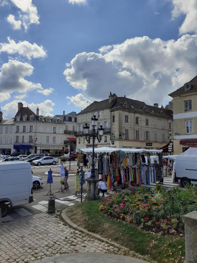 Appartement 48M2 Pour 6 Personnes Au Centre Ville Historique Avec Parking Gratuit Et Une Borne De Recharge Pour Voiture A 10 Metres Avallon Exterior foto
