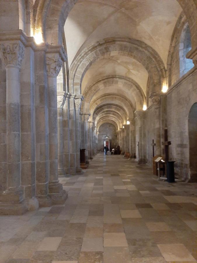 Appartement 48M2 Pour 6 Personnes Au Centre Ville Historique Avec Parking Gratuit Et Une Borne De Recharge Pour Voiture A 10 Metres Avallon Exterior foto