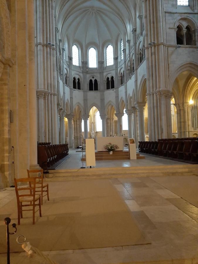 Appartement 48M2 Pour 6 Personnes Au Centre Ville Historique Avec Parking Gratuit Et Une Borne De Recharge Pour Voiture A 10 Metres Avallon Exterior foto